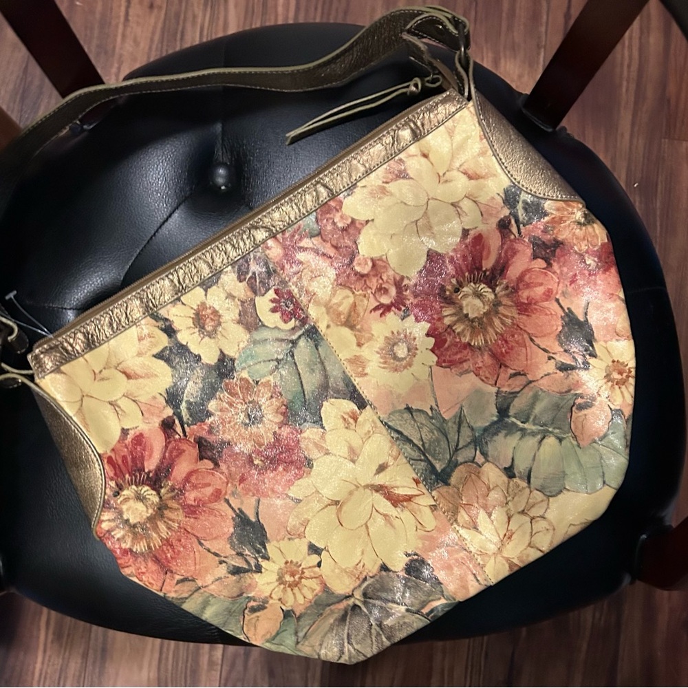 Gorgeous Italian Leather Floral Patterned Women's Purse, new condition